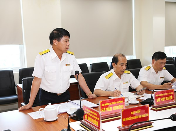 Ông Hà Văn Trường – Cục trưởng Cục Thuế Hải Phòng báo cáo trước cuộc họp.