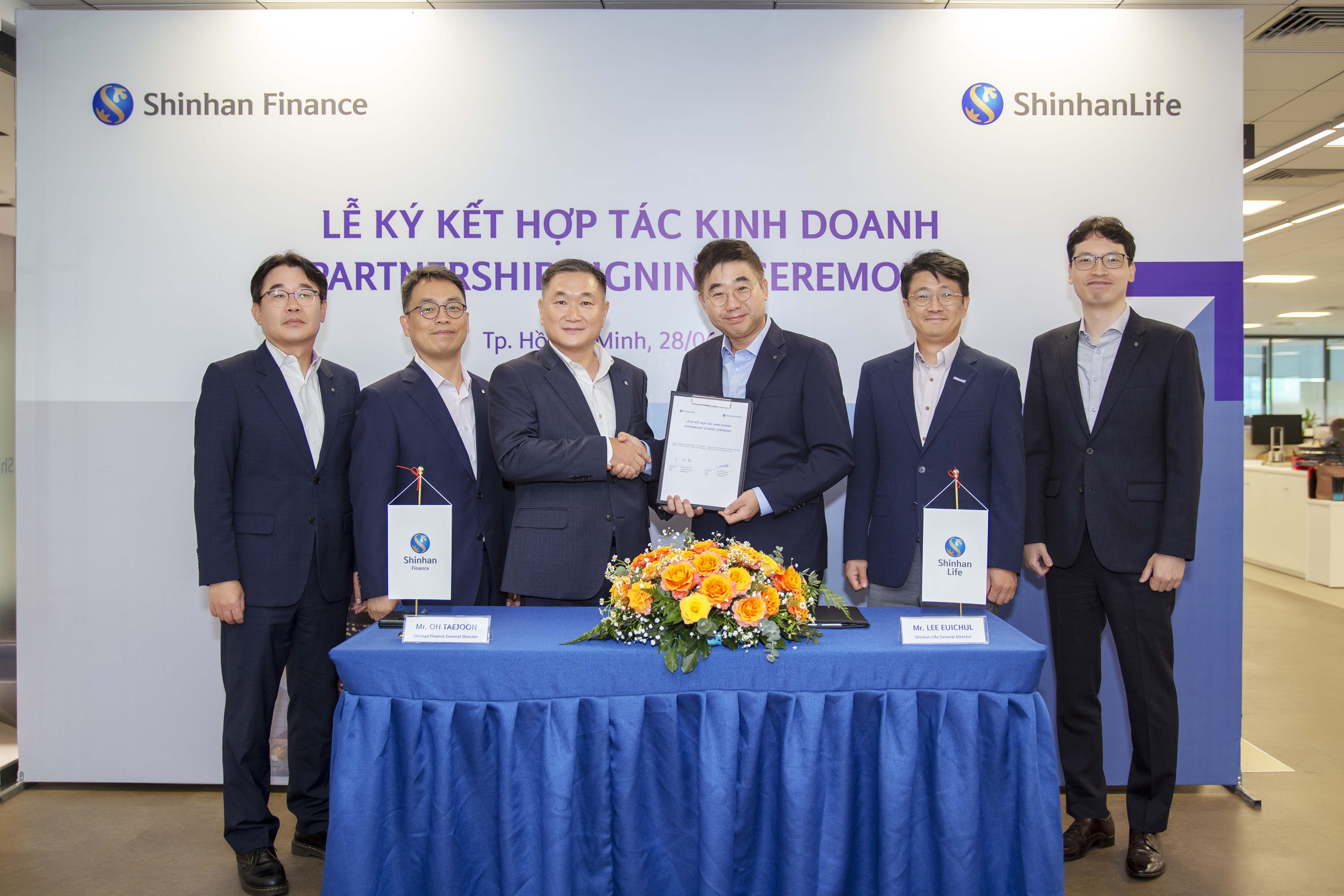 Shinhan Life Việt Nam ký kết hợp tác với Shinhan Finance mở rộng kênh phân phối bảo hiểm.