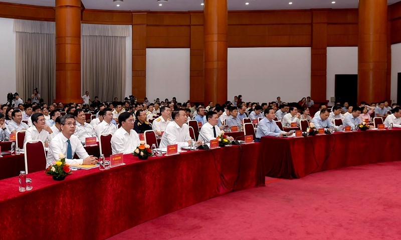 Phó Thủ tướng Chính phủ Lê Minh Khái, Lãnh đạo Bộ Tài chính và các đại biểu tham dự hội nghị.